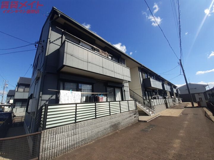 フラットトラストA棟の外観