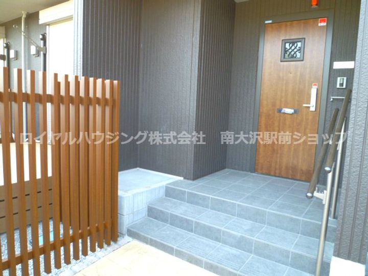 東京都町田市小山ヶ丘5(一戸建)の賃貸物件の玄関