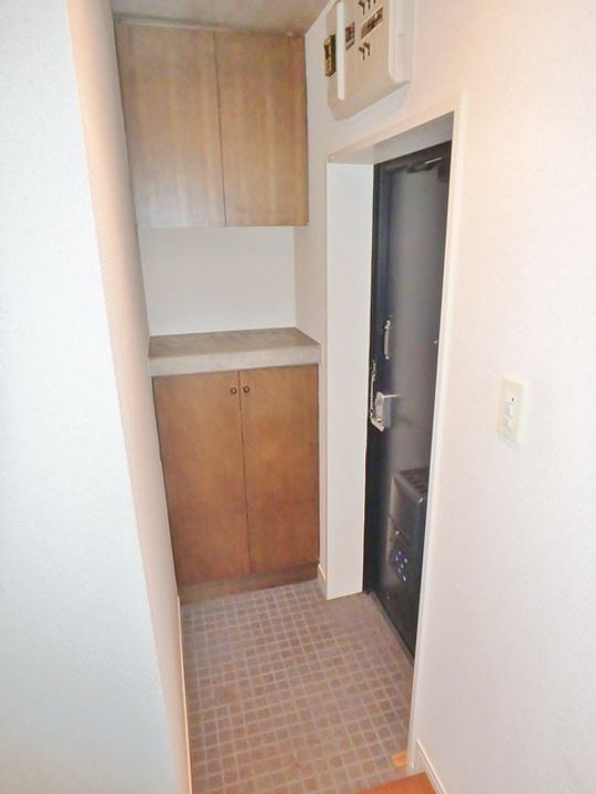 パールコート五月台の玄関