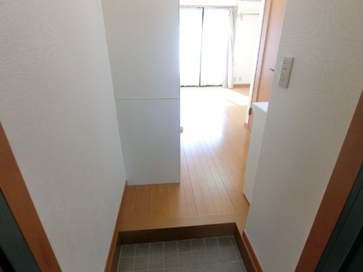 C中野パレスの玄関