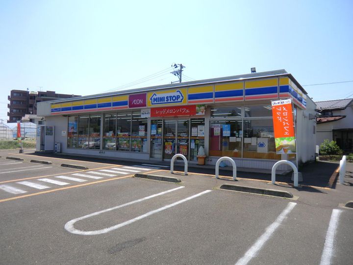 ラ・フォーレ富沢の周辺