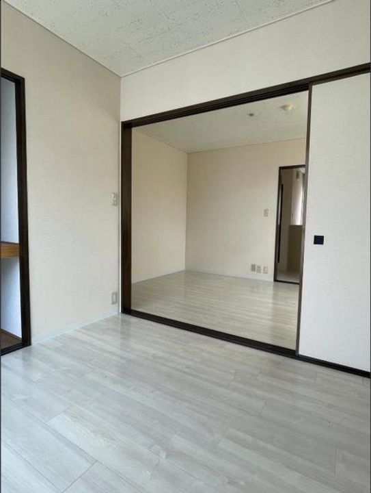 ドエル中野島Aの居間