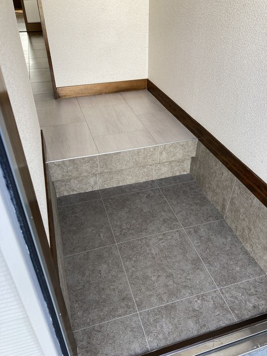 シャトールイAの玄関