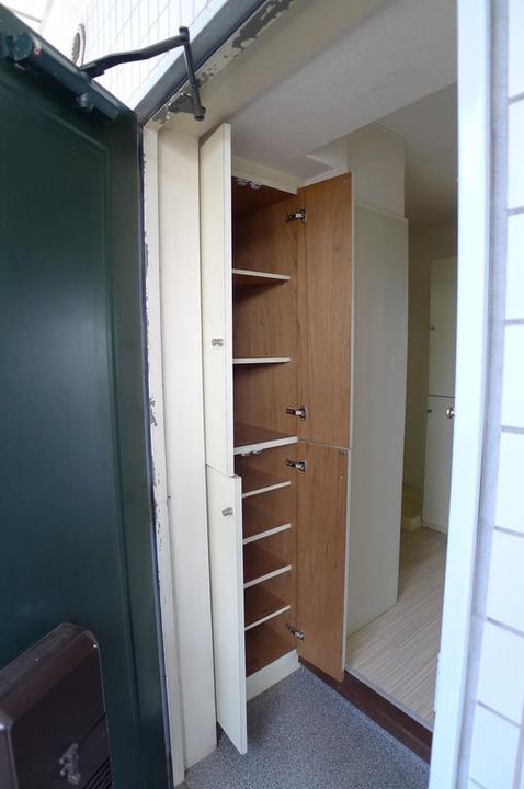 SAINT EAST OF YAMATE(セントイーストオブヤマテ)の玄関