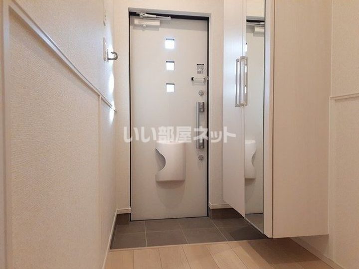 コンフォールの玄関