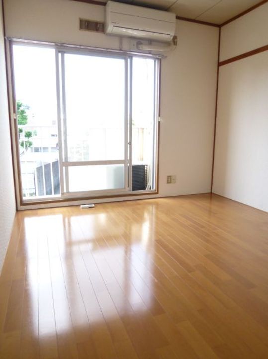 調布ニューハイツの居間