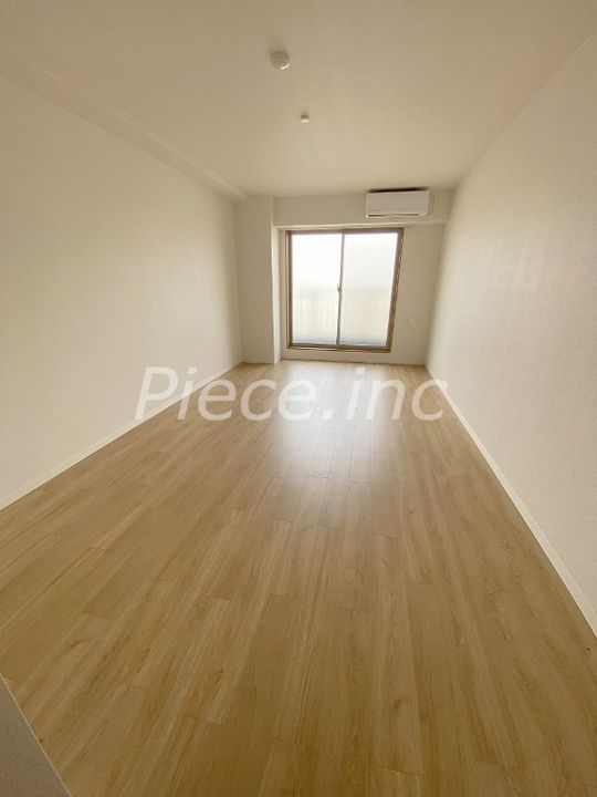 ヴィラナリー関目の居間