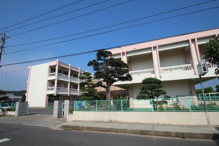 メゾン・ラフィーネの周辺