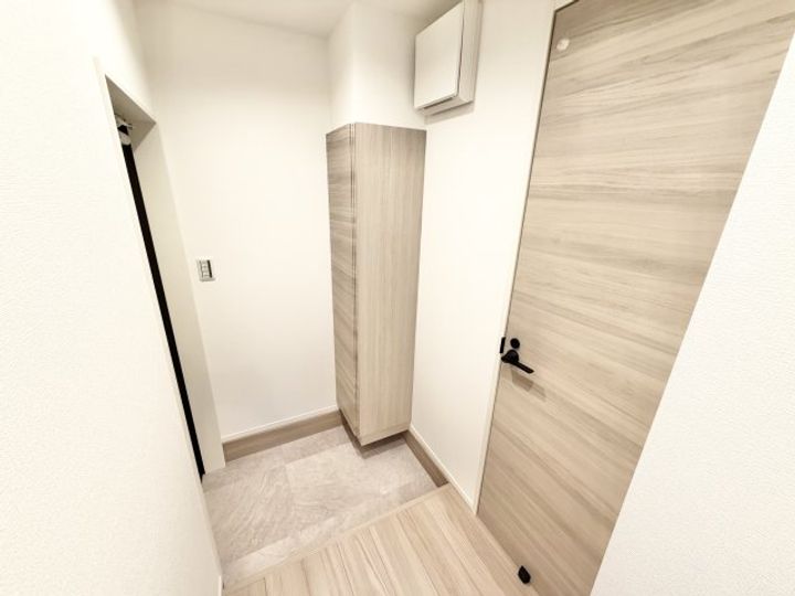 千葉県四街道市和良比(マンション)の賃貸物件の玄関