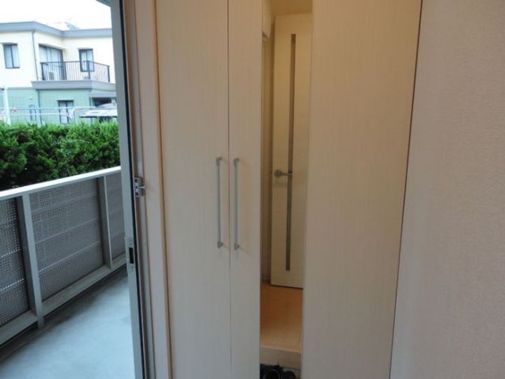 レセンテ松村 C棟の玄関