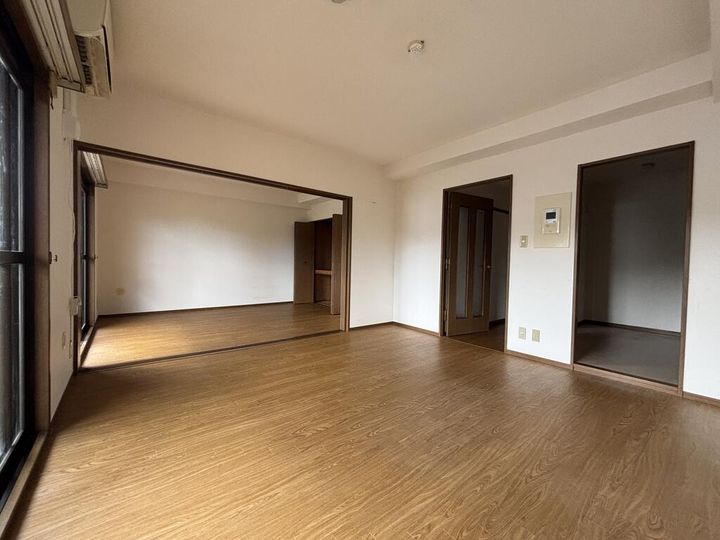 朝日プラザ八乙女ロイヤルクレスト南棟の居間