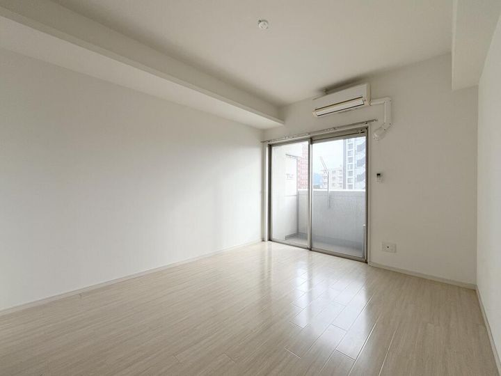 ウイングス重住の居間