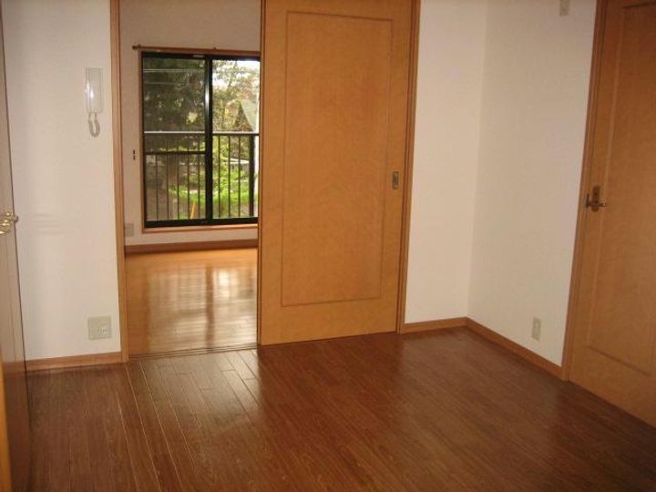 静岡県駿東郡清水町伏見(マンション)の賃貸物件の居間