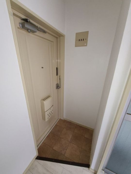 花幸ビルの玄関