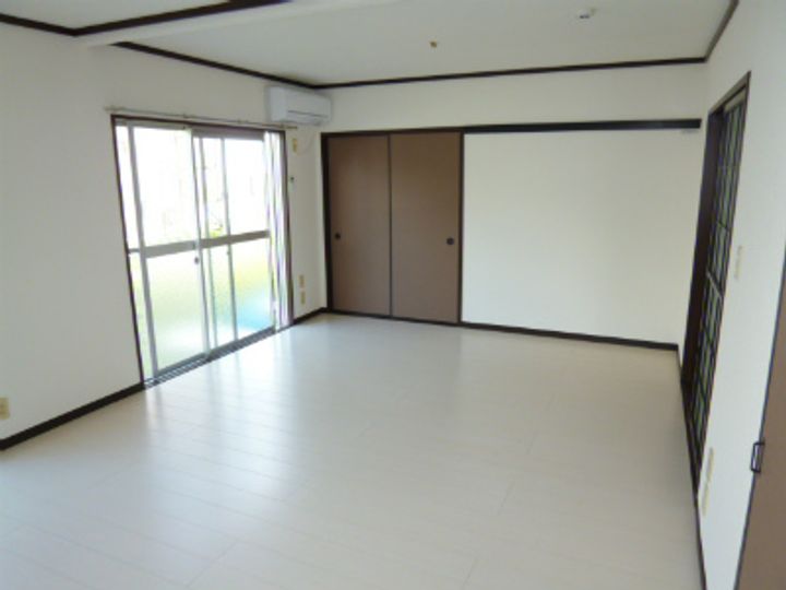 ホワイトビレッジの居間