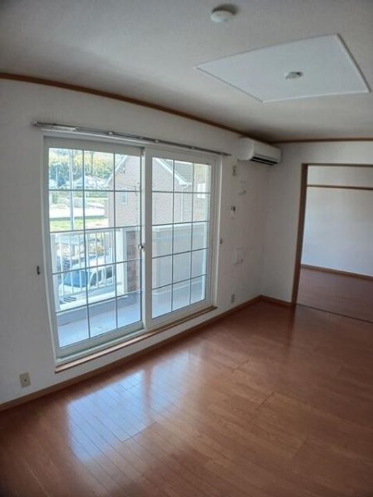 ニューマロンテールBの居間