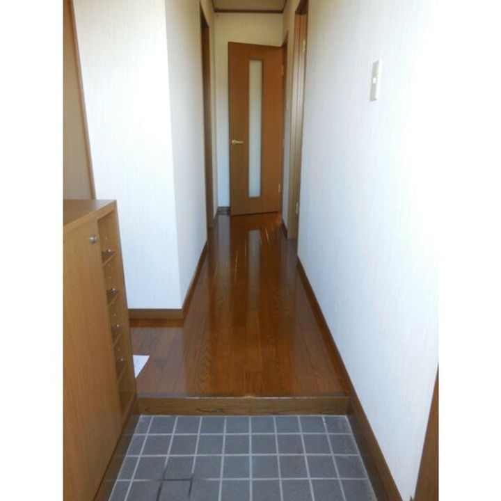 栃木県宇都宮市西川田東町(マンション)の賃貸物件の玄関