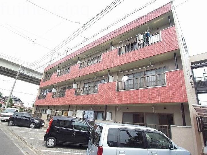 山共ビルの外観