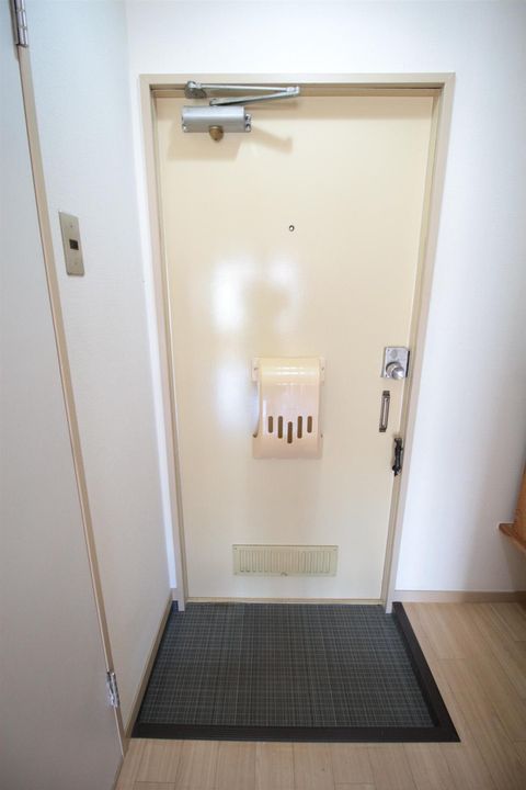 高田コーポの玄関