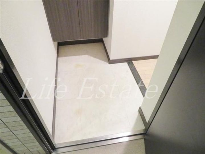 ディナスティ松屋町IIの玄関