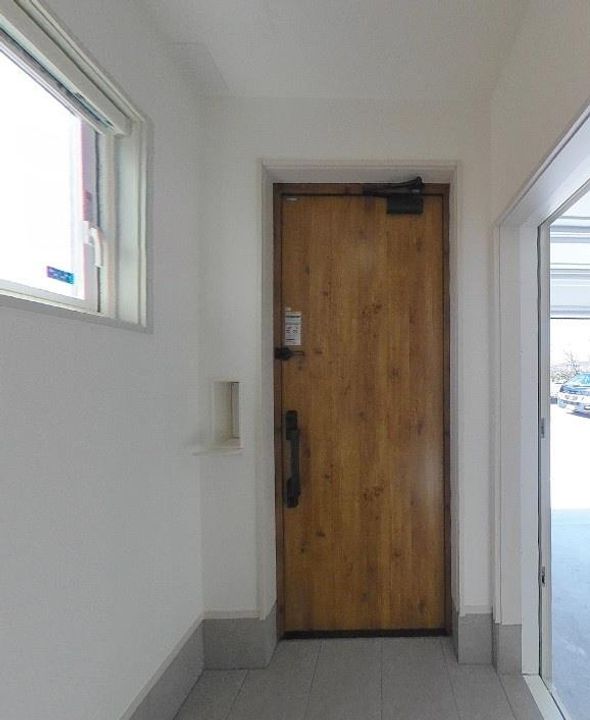 スターティングホーム経堂A棟の玄関