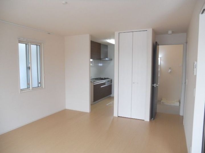 神奈川県厚木市上依知(アパート)の賃貸物件の居間