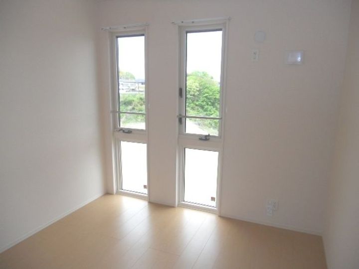 神奈川県厚木市上依知(アパート)の賃貸物件の居間