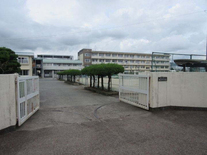 フィットハイム日の出の周辺