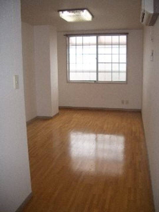 グリーンパレスの居間