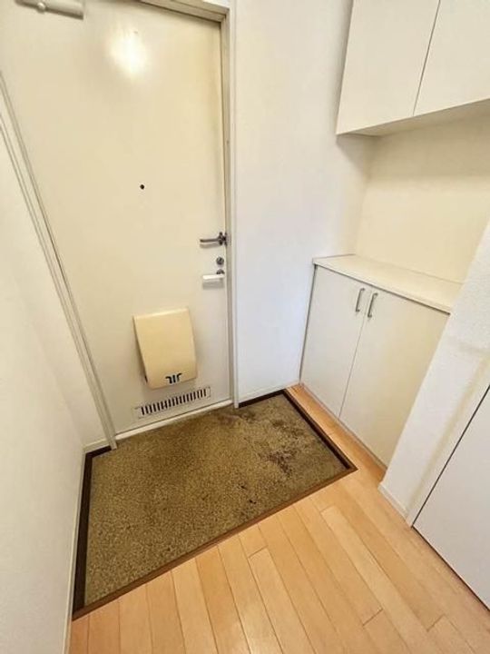 クレール福井 B棟の玄関