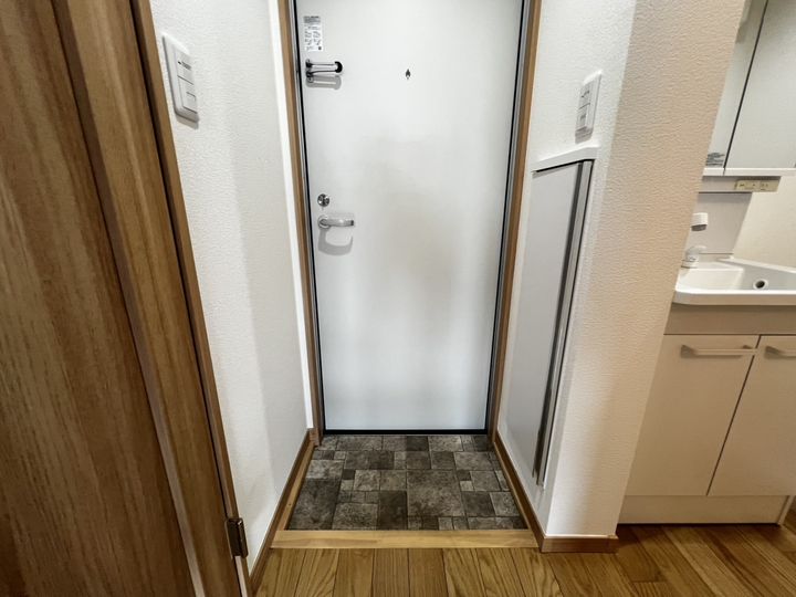 ラ・プチット・メゾン五橋の玄関