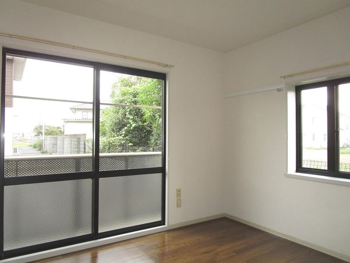 プレゼンテ大和 Bの居間