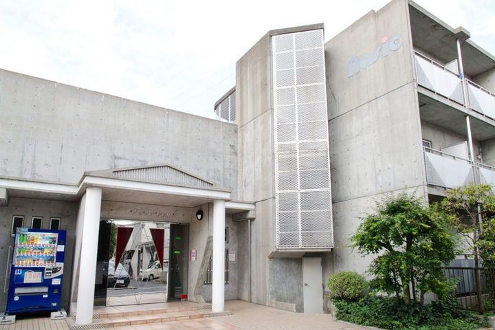 東京都杉並区和泉4(マンション)の賃貸物件の外観