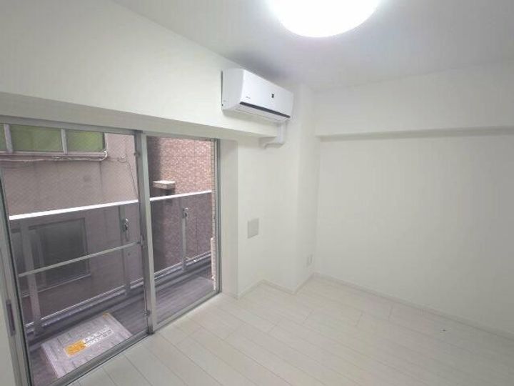 リライア吉野町IIIの居間