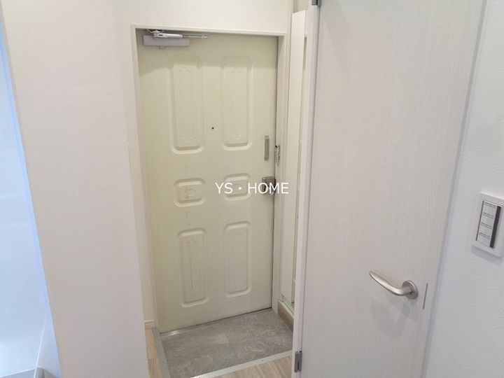 東京都中野区本町3(マンション)の賃貸物件の玄関