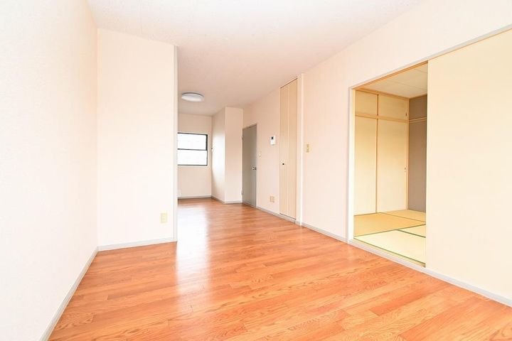 ハイツハーモニーの居間