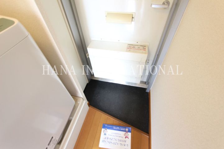 レオパレスフェザーハウスの玄関