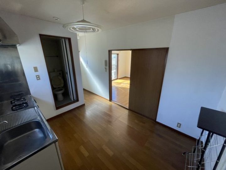 キャナルハクヨーの居間