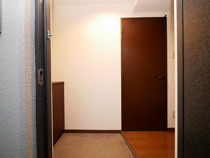 北海道札幌市中央区大通東8(マンション)の賃貸物件の玄関