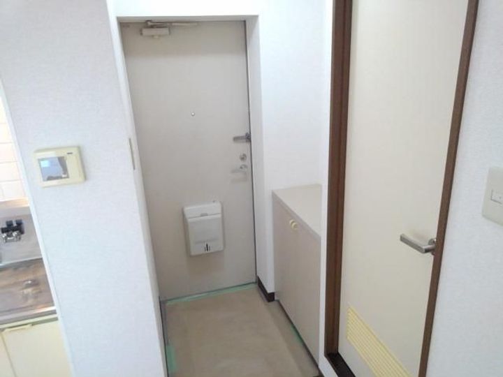 ルミエールマキタの玄関