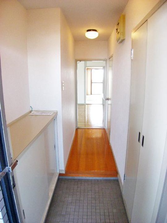 エル・エディフィシオE-1の玄関