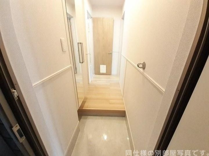 大阪府枚方市茄子作北町(アパート)の賃貸物件の玄関