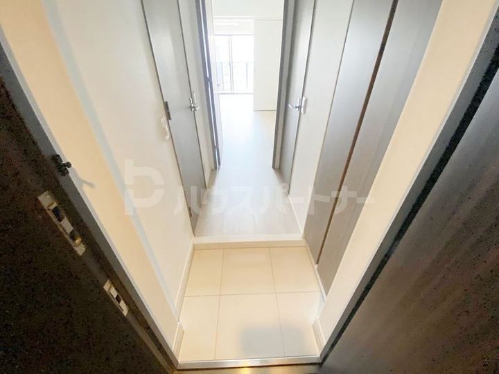 メイクス西新井大師の玄関