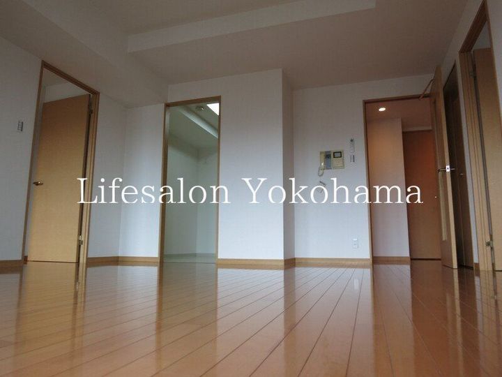 神奈川県横浜市神奈川区金港町(マンション)の賃貸物件の居間