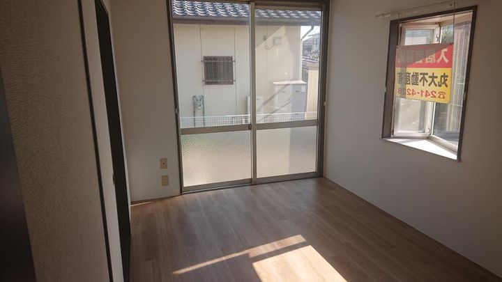 居室 キッチンリフォーム済み エステートKの居間