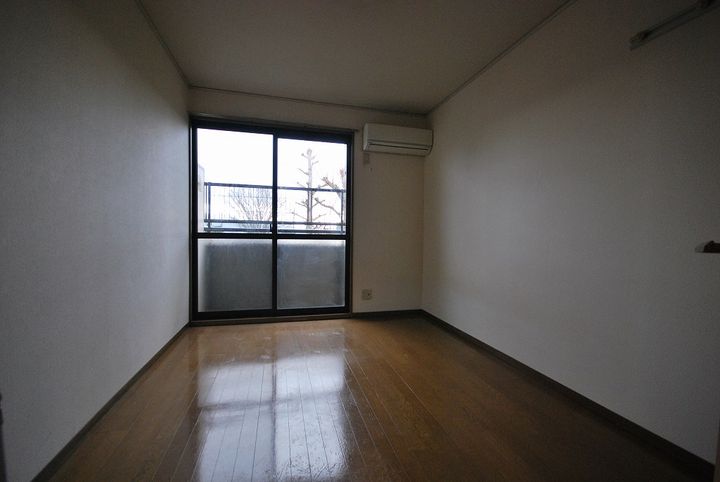 ウェーバー・Kの居間