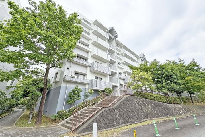 UR高槻・阿武山十番街の外観
