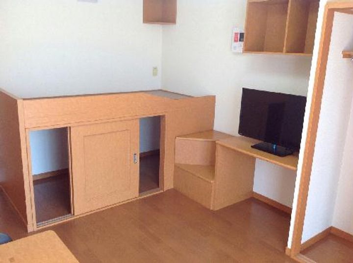 レオパレスKT 静波の居間