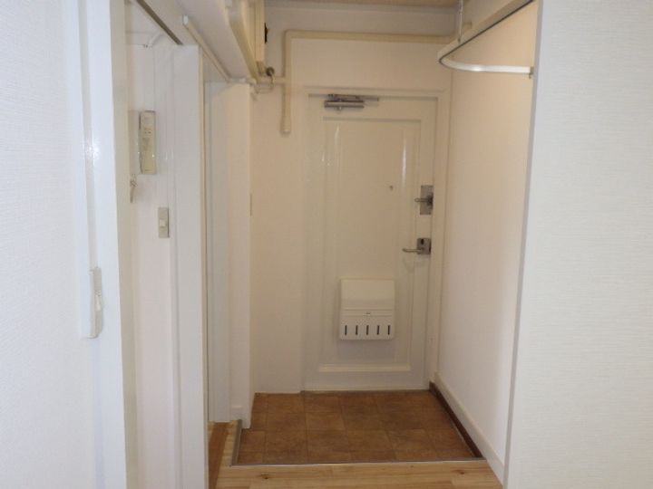 UR下大利の玄関