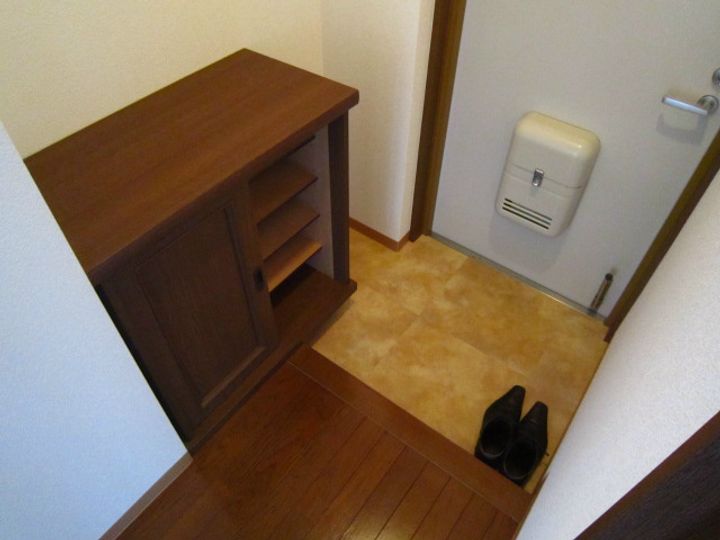 神奈川県小田原市蓮正寺(マンション)の賃貸物件の玄関